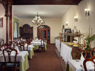 23-13-HTLS-Smetana_Restaurant_02