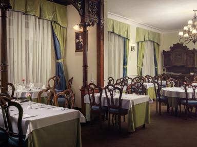 23-13-HTLS-Smetana_Restaurant_03